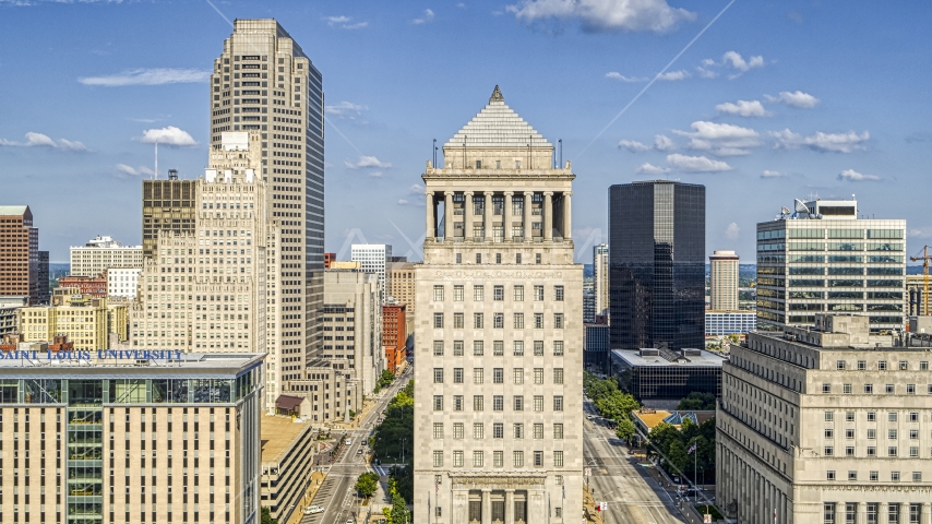 A federal courthouse in Downtown St. Louis, Missouri Aerial Stock Photo DXP001_031_0011 | Axiom Images