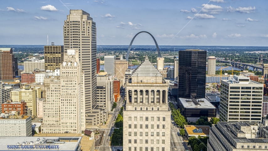 The 22nd Judicial Circuit Court building and Gateway Arch in Downtown St. Louis, Missouri Aerial Stock Photo DXP001_031_0012 | Axiom Images