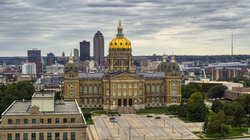 A view of the Iowa State Capitol in Des Moines, Iowa Aerial Stock Photo DXP002_165_0020 | Axiom Images