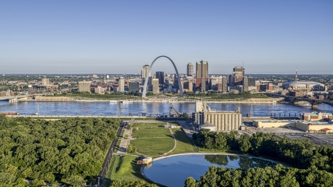 Riverfront park with Arch and skyline across the river, Downtown St. Louis, Missouri Aerial Stock Photos | DXP001_022_0005