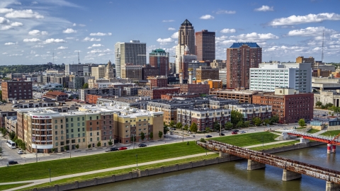 DXP002_165_0007 - Aerial stock photo of Hotels and apartment complex with view of skyline, Downtown Des Moines, Iowa