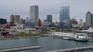 AX0167_0014 - 4K aerial stock footage fly over museum and between skyscrapers, Milwaukee, Wisconsin