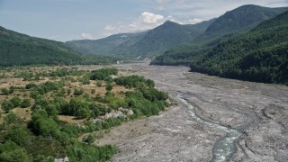 5K aerial stock footage of low flight over North Fork Toutle River, approach Mount St. Helens, Washington Aerial Stock Footage | AX52_033E