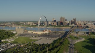 5.7K aerial stock footage of Gateway Arch and skyline from East St. Louis, sunrise, Downtown St. Louis, Missouri Aerial Stock Footage | DX0001_000538