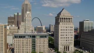 5.7K aerial stock footage flyby courthouses to reveal the Gateway Arch in Downtown St. Louis, Missouri Aerial Stock Footage | DX0001_000774