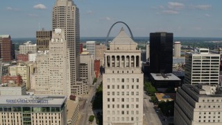 DX0001_000787 - 5.7K aerial stock footage descend by 22nd Judicial Circuit Court building in Downtown St. Louis, Missouri