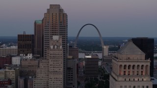 5.7K aerial stock footage ascend past courthouse for a view of the Gateway Arch at twilight, Downtown St. Louis, Missouri Aerial Stock Footage | DX0001_000889