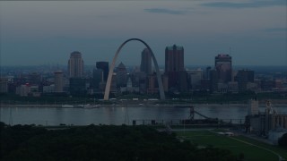 5.7K aerial stock footage flyby Gateway Arch and Downtown St. Louis, Missouri, beside the Mississippi River at sunrise Aerial Stock Footage | DX0001_000925