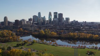 5.7K aerial stock footage of the city skyline seen while descending by riverside park, Downtown Minneapolis, Minnesota Aerial Stock Footage | DX0001_002465