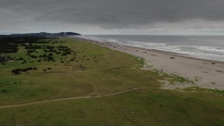 4K aerial stock footage of people on the beach in Long Beach, Washington Aerial Stock Footage | DX0002_148_016