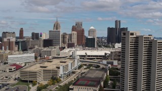 5.7K aerial stock footage of skyscrapers seen while descending by apartment complex in Downtown Detroit, Michigan Aerial Stock Footage | DX0002_189_023