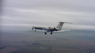 WAAF08_C063_01208H - 4K stock footage aerial video of a Gulfstream C-37A raising and lowering landing gear over Northern California